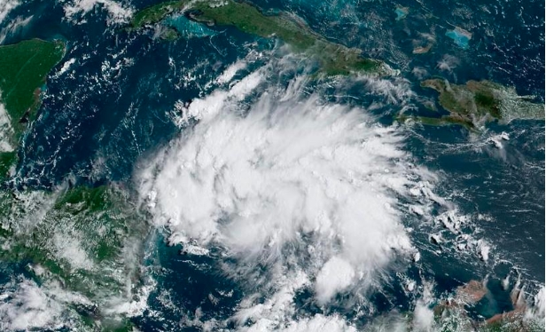 Emiten alerta verde en Quintana Roo por depresión tropical Catorce