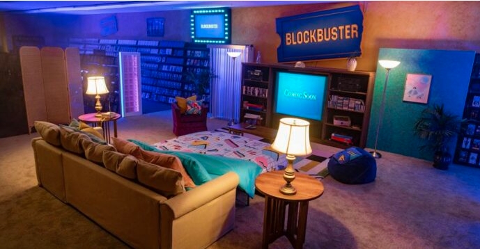 ¡NOCHE DE PELÍCULAS! CONVIERTEN EL ÚLTIMO BLOCKBUSTER EN UN AIRBNB