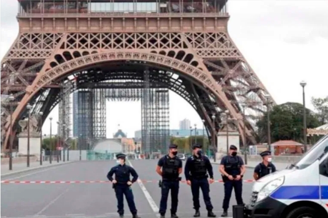 ALERTA EN PARÍS: Evacuan Torre Eiffel por amenaza de bomba