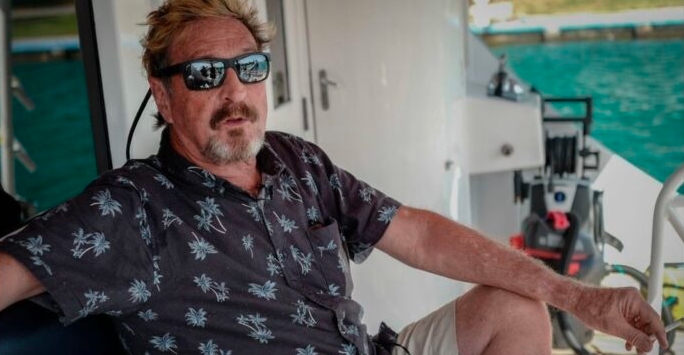 DETIENEN EN ESPAÑA A JOHN MCAFEE, EL EXCÉNTRICO MILLONARIO PIONERO DE LOS ANTIVIRUS