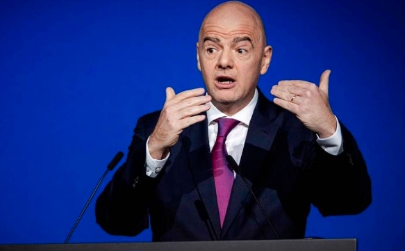 Se contagia Gianni Infantino de Covid-19