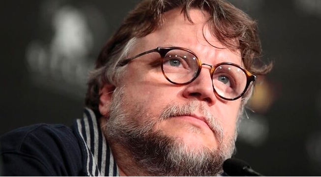 GUILLERMO DEL TORO REGALA VUELOS A MEXICANOS Y SE LLEVA APLAUSOS Y FELICITACIONES