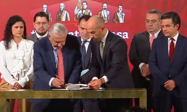 AMLO presenta iniciativa para regular outsourcing y “eliminar la defraudación fiscal”