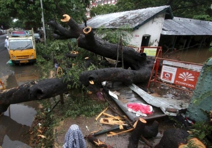 El ciclón “Nivar” atacó fuertemente las costas de la India