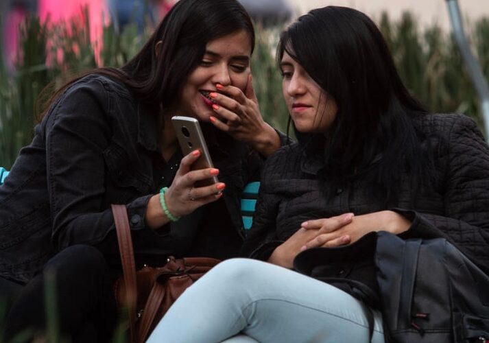 Mexicanos revisan redes sociales cada 20 minutos, en promedio