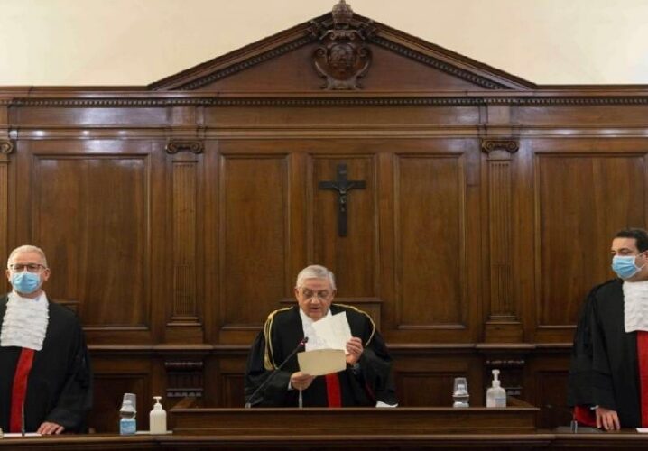 Nueve años de cárcel a expresidente de banco en vaticano por robo de millones