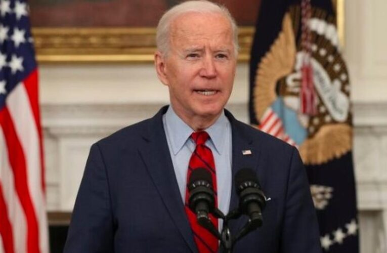 JOE BIDEN ENVIÓ SUS CONDOLENCIAS A LAS VÍCTIMAS DEL TIROTEO EN COLORADO Y URGIÓ AL CONGRESO A ENDURECER LAS LEYES PARA EL CONTROL DE ARMAS