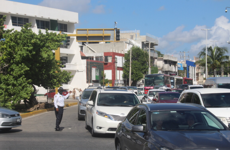 Con caravana vehicular, exigen ciudadanos reapertura de escuelas