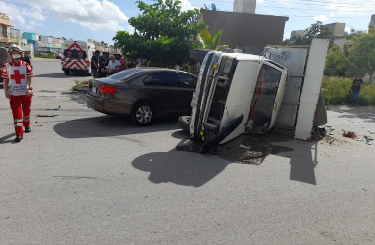 Accidente vial en Cancún deja cuatro heridos