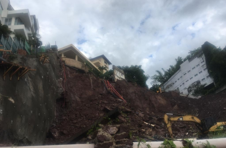 Se derrumba cerro en Puerto Vallarta, Jalisco