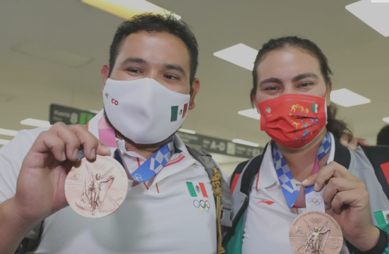 Reciben con aplausos a arqueros mexicanos, ganadores del bronce en JO