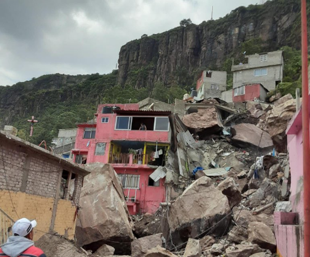 Deslave en el cerro del Chiquihuite en Tlalnepantla