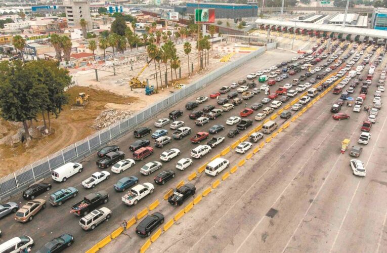 Fabricantes de autos urgen diálogo de México y EU para reactivar el flujo comercial en la frontera