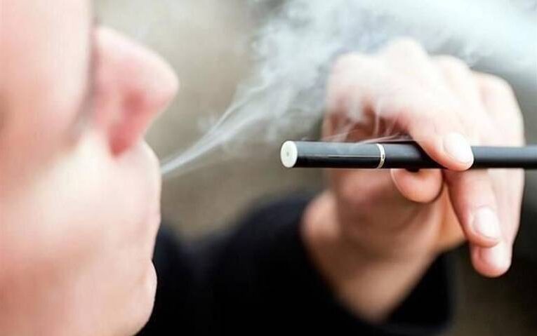 ¿Prohibir o regular cigarros electrónicos y «vapers» en México? Decisión importante de salud pública