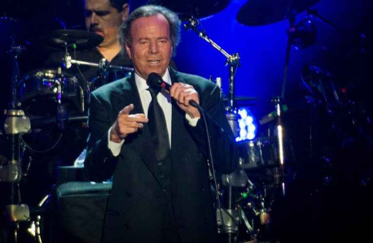 El contrato secreto de Julio Iglesias con el abogado del poder de México: Islas Vírgenes, Andorra y hoteles de lujo para una fiesta de cumpleaños