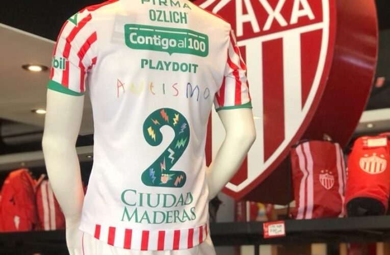 NECAXA: EVA LONGORIA LUCIÓ JERSEY CONMEMORATIVO DEL DÍA INTERNACIONAL DEL AUTISMO