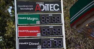 ¿Dónde está más ‘bara’ el litro de gasolina? Así está México en comparación con otros países