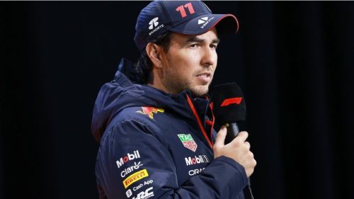 Presume Checo Pérez casco de Ant-Man y dice que lo estrenará en la F1