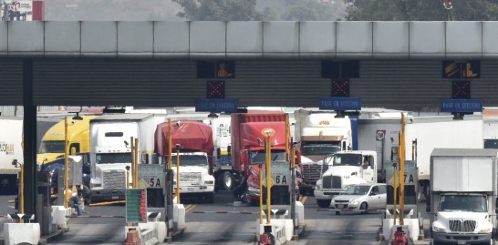 Cancelan bloqueo de transportistas en la México-Querétaro para este lunes