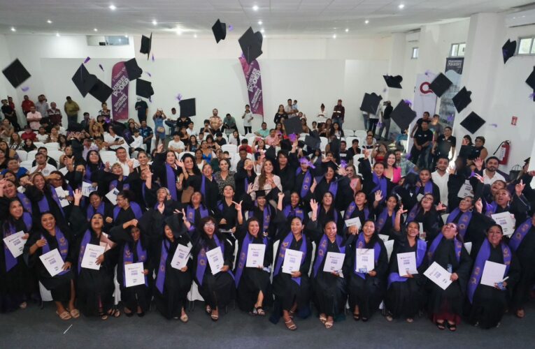 Celebra Mara Lezama primera generación de graduadas de Prepa “Mujer Es Poder” para su empoderamiento