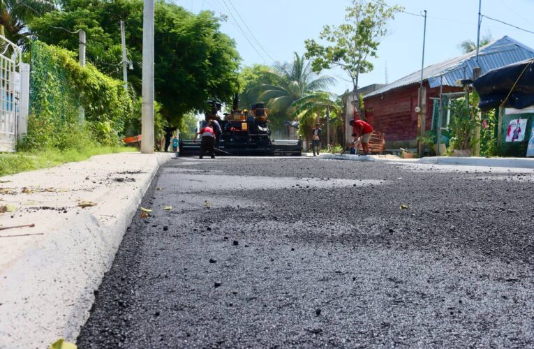 Avanza en Puerto Morelos la construcción y pavimentación de calles en la Fe