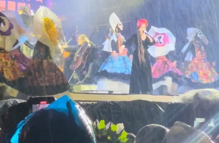 «Coco en concierto» se ve afectado por la lluvia, pero logra emocionar a los asistentes en la Plaza de Toros México