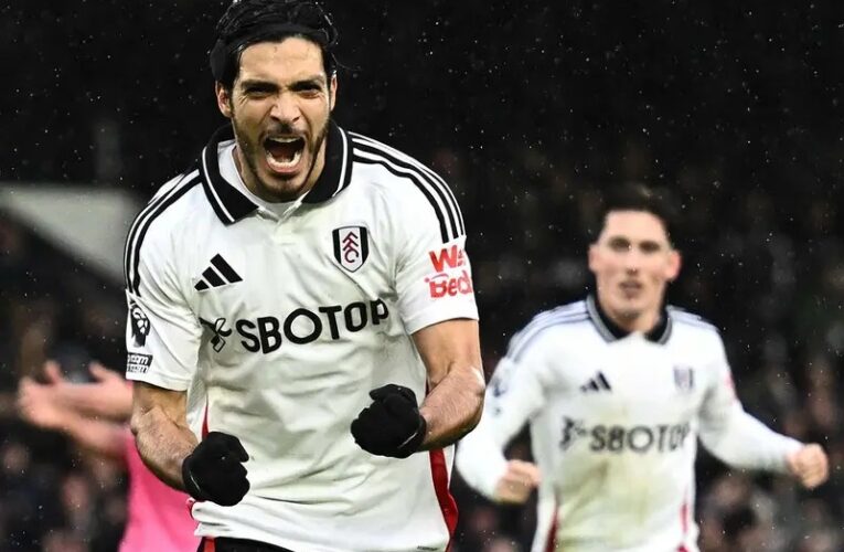 Raúl Jiménez rescata al Fulham e impone récord de goles