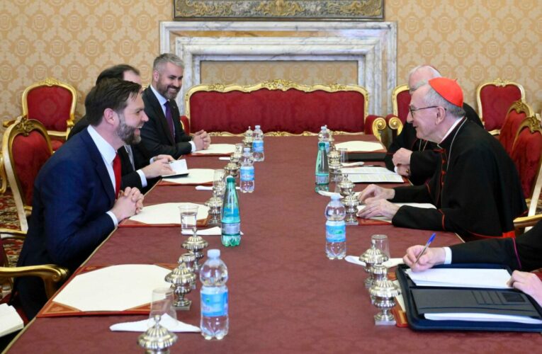 JD Vance visita el Vaticano y se reúne con el cardenal Parolin para abordar crisis humanitarias y libertad religiosa