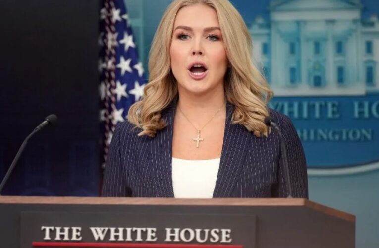 Karoline Leavitt vocera de la Casa Blanca califico como «estúpi**» la pregunta sobre apoyo de Trump a marchas pacíficas