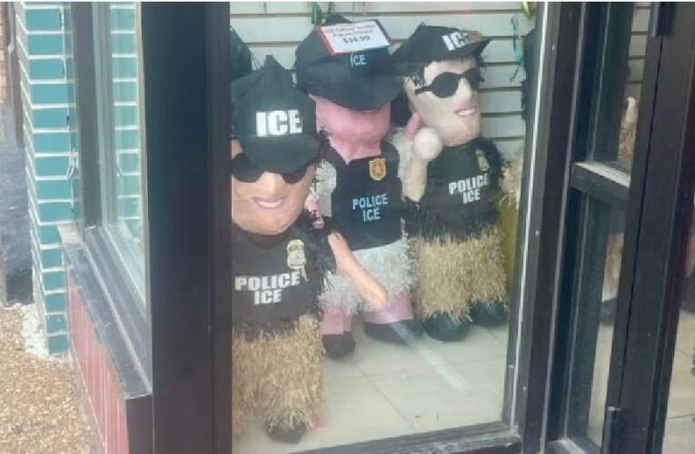 Tienda mexicana en Chicago se viraliza por piñatas de agentes de ICE tras redadas migratorias