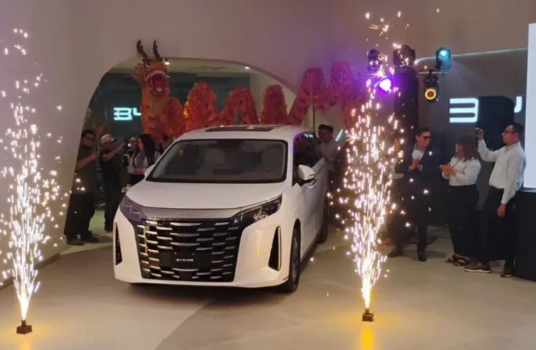 Agencias de autos chinos superan crisis de arancel