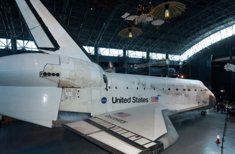 Estados Unidos en controversia sobre dónde exhibir al histórico transbordador espacial Discovery