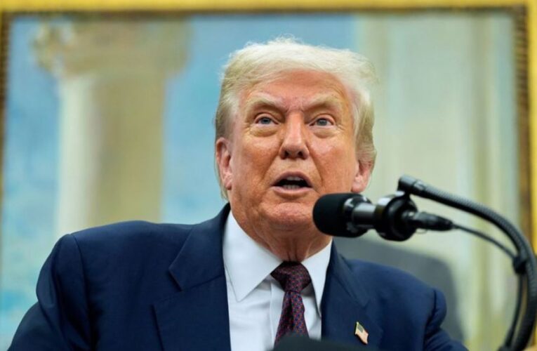 Donald Trump plantea imponer arancel del 100% a chips de computadora y semiconductores