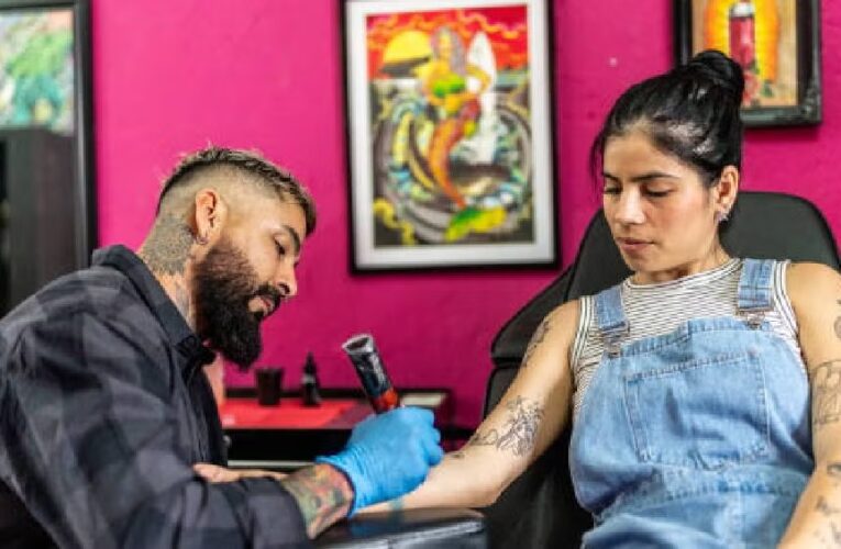 Prohibirán tatuajes y perforaciones para menores de 18 años en México