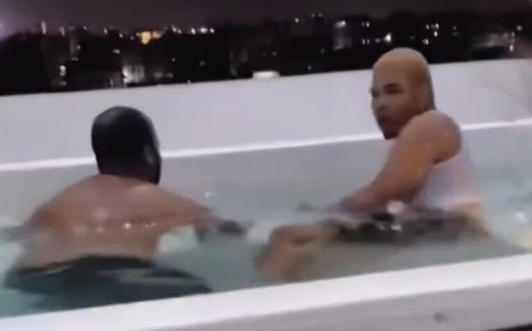 Encuentra a su esposo con en el jacuzzi… con otro nombre