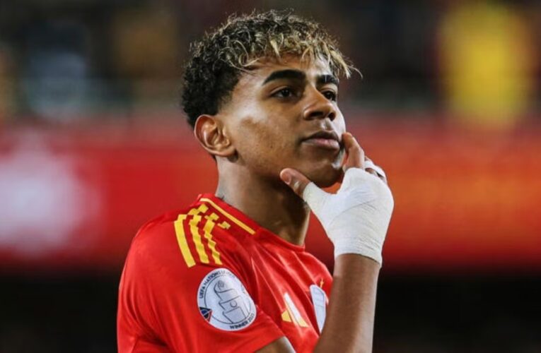 Lamine Yamal confirma romance con Nicki Nicole en sus redes sociales