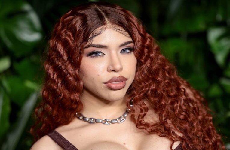 Yeri Mua usa canción de Jenni Rivera para responder a amenazas de muerte