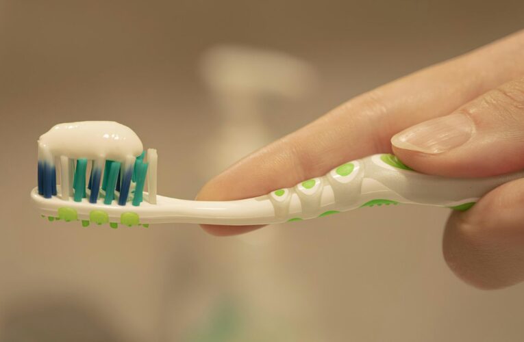 Estudiantes de Puerto Rico crean pasta dental con sargazo para combatir la caries