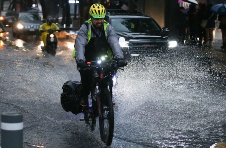 Activan alerta púrpura y roja en CdMx por fuertes lluvias