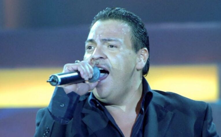 Hospitalizan de emergencia al cantante Julio Preciado