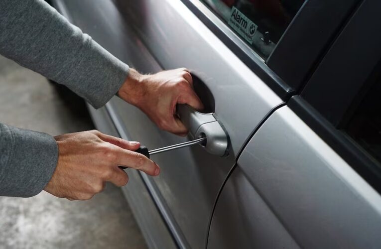 Roban ocho autos de una agencia en Acapulco; recuperan cinco tras balacera y persecución