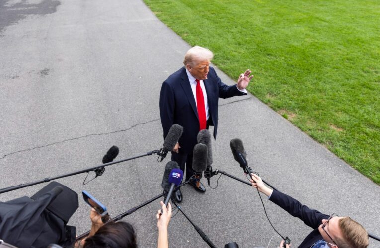 Trump manda callar a periodista australiano en plena rueda de prensa