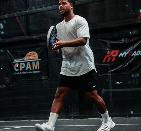 Giovani Dos Santos reaparece y muestra nueva faceta en el deporte