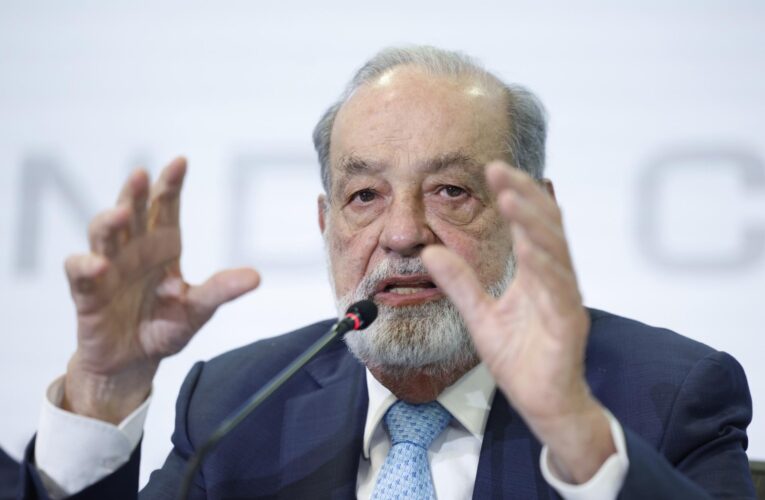 Carlos Slim firma contrato con Pemex por mil 991 millones de dólares para perforación