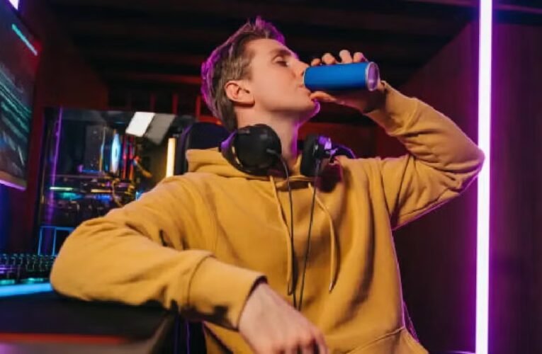 Prohíben bebidas energéticas para menores de edad en México