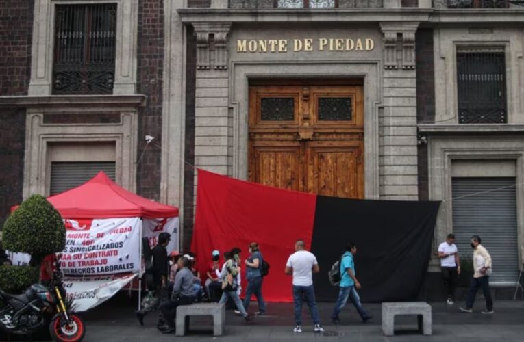 Estalla huelga en Nacional Monte de Piedad