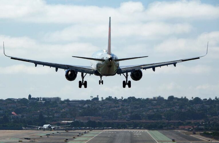 Aviones chocan en aeropuerto LaGuardia de Nueva York; no hay heridos
