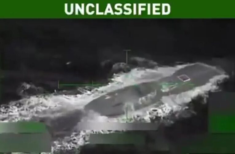 Estados Unidos repatria dos sobrevivientes de ataque a submarino a Colombia y Ecuador tras detención