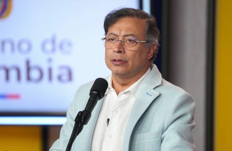 Petro sugiere a Trump leer ‘Cien años de soledad’ para superar su ignorancia y groserías a Colombia