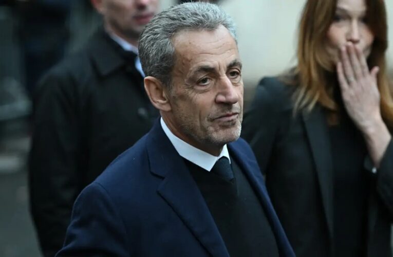 El expresidente Sarkozy entra en la cárcel para cumplir su condena de cinco años